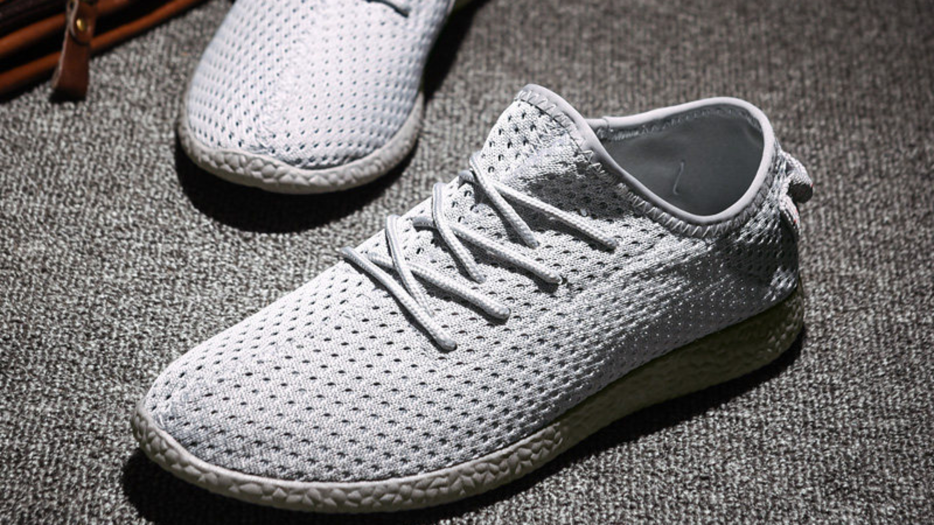 shoes-washing in laundry
